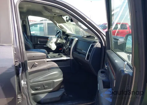 2017 Ram 1500 Laramie 4X4 5'7 Box z USA, uszkodzony, nr VIN 1C6RR7NT7HS546763